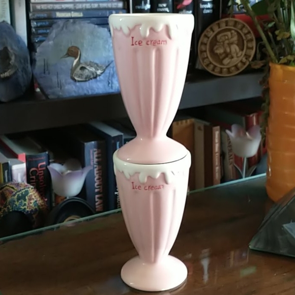 Set of 2 Pink Ceramic Ice Cream Dishes - Picture 3 of 5